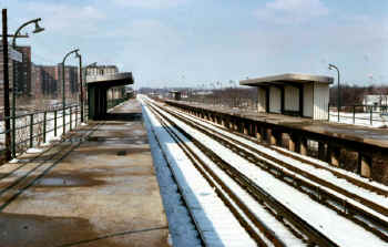 47a. Station-Locust Manor (View W) - 02-21-77 (Erlitz-Keller).jpg (101341 bytes)